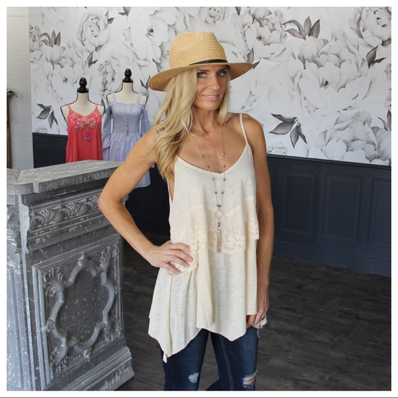 ❗️SALE❗️ Cream Lace Detail Tunic Tank - Picture 2 of 3